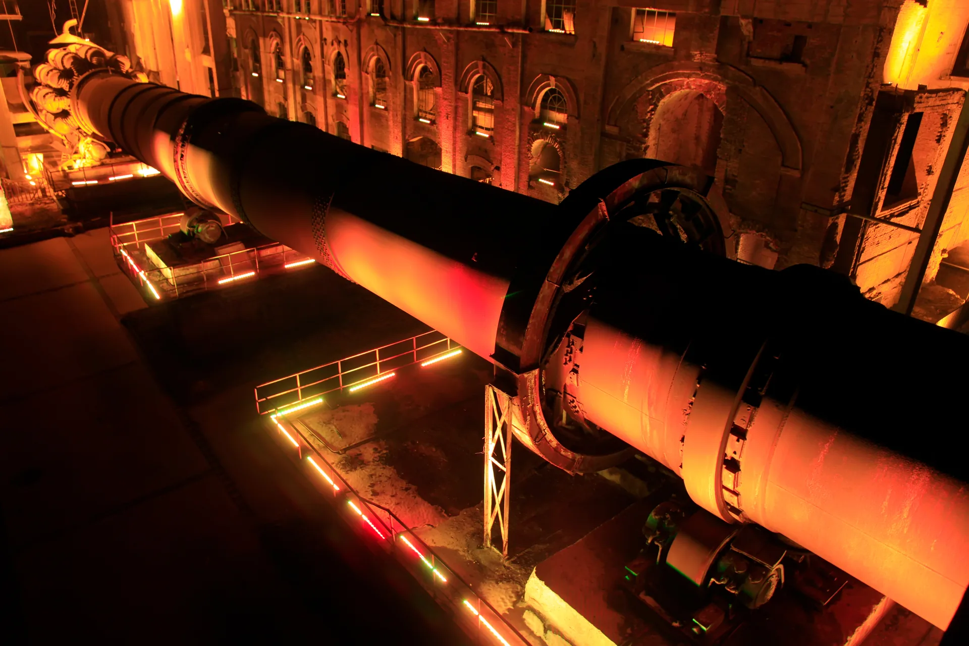 Rotary cement kiln in operation